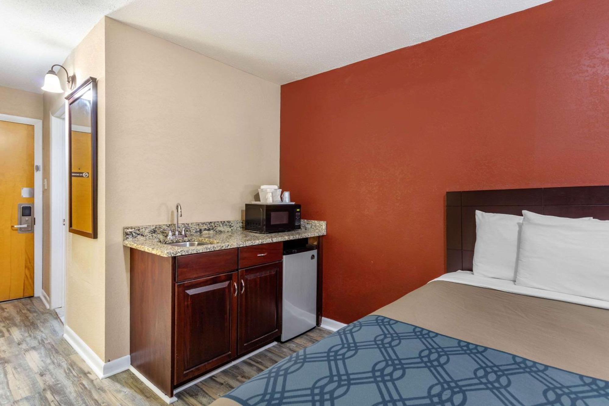 Econo Lodge Inn & Suites Old Saybrook - Westbrook Екстериор снимка