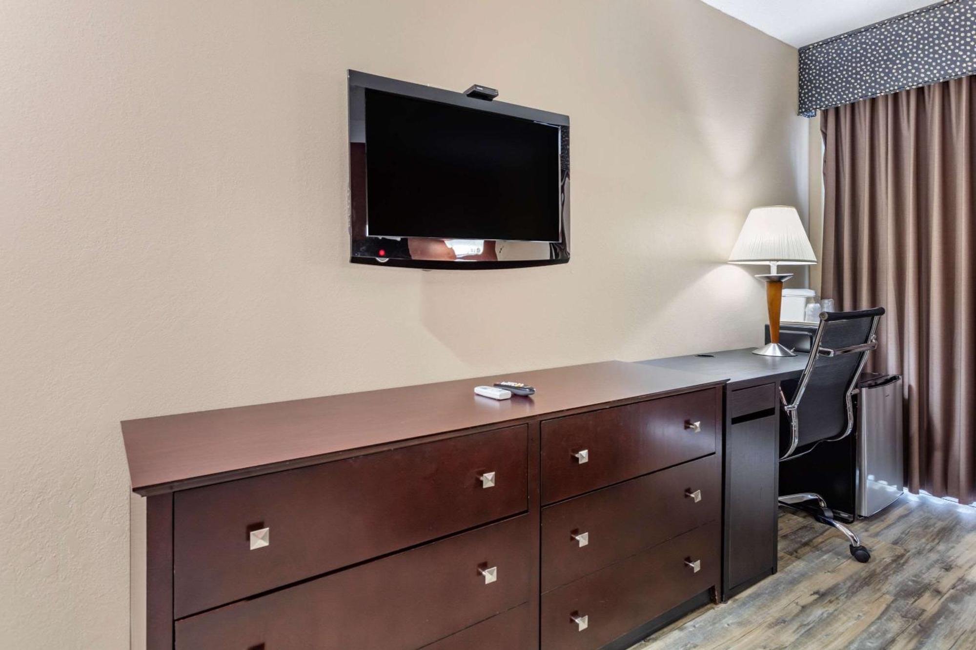 Econo Lodge Inn & Suites Old Saybrook - Westbrook Екстериор снимка