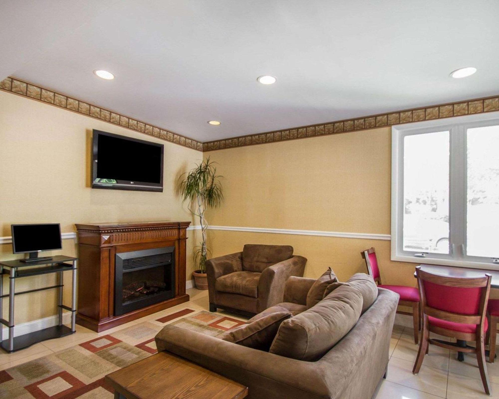 Econo Lodge Inn & Suites Old Saybrook - Westbrook Екстериор снимка