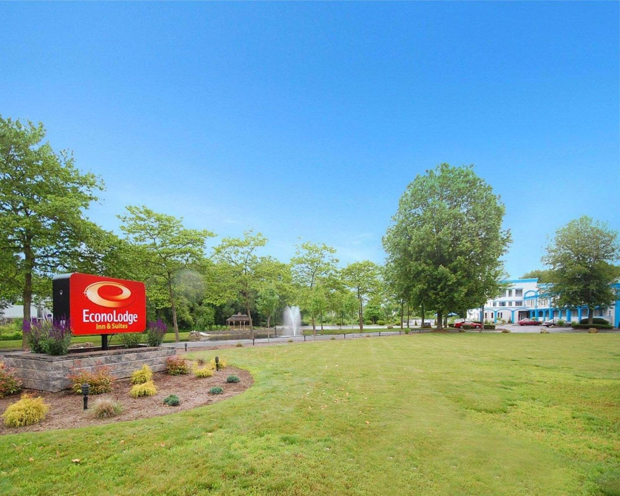 Econo Lodge Inn & Suites Old Saybrook - Westbrook Екстериор снимка