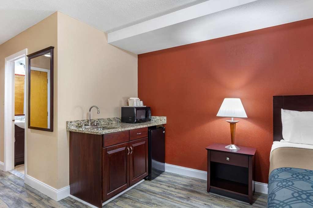 Econo Lodge Inn & Suites Old Saybrook - Westbrook Стая снимка